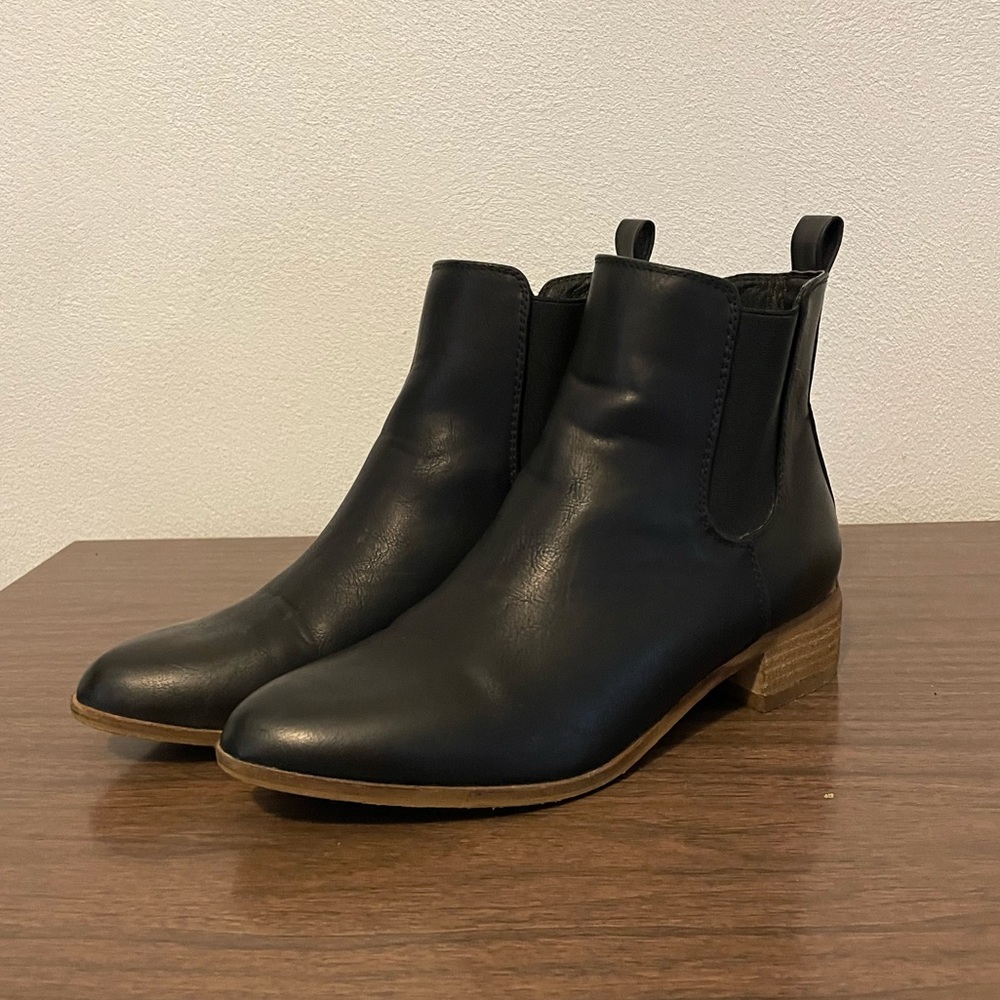 Ccocci Black Chelsea Boot. Size 8. - image 2